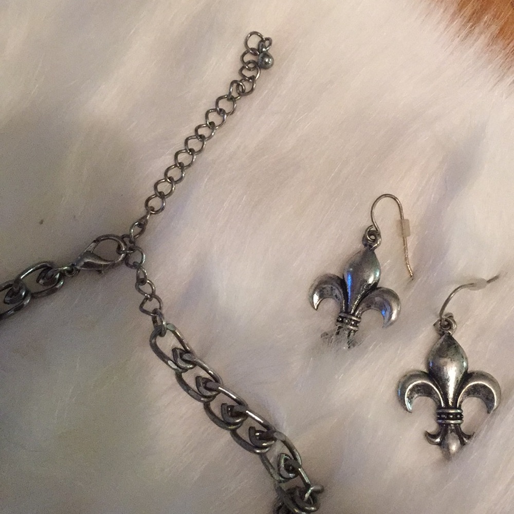 Fleur-de-lis necklace/bracelet/earrings - Picture 8 of 8